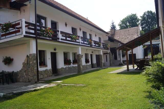 Гостевой дом Guest House Piatra Craiului Бран-38